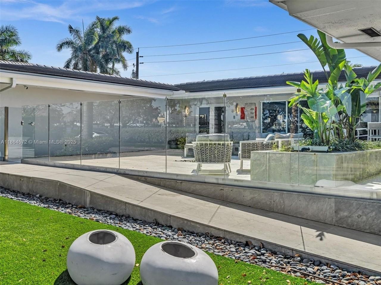 840 S Southlake Dr - Photo 6 of 50