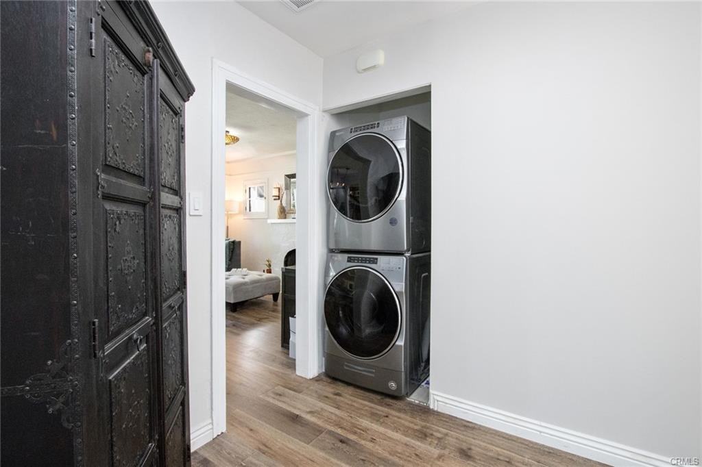 211 N Frederic St - Photo 2 of 8