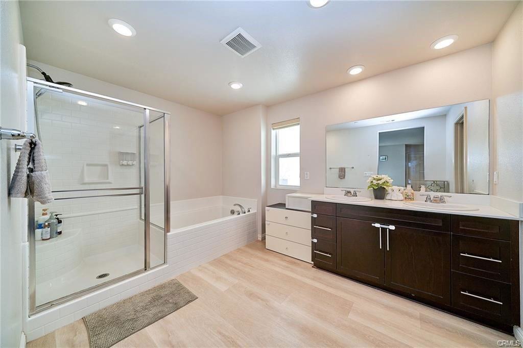 1202 Clipper Ln - Photo 3 of 8