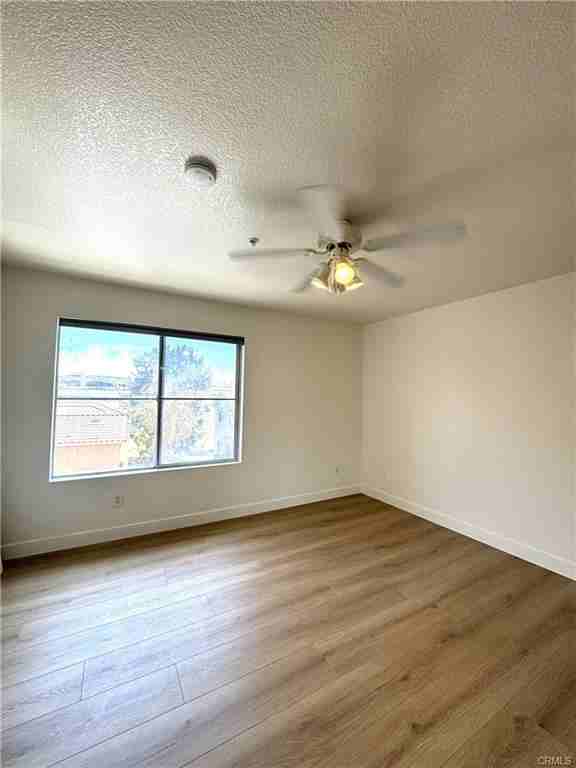 1011 Harbor Village Dr - Photo 2 of 8