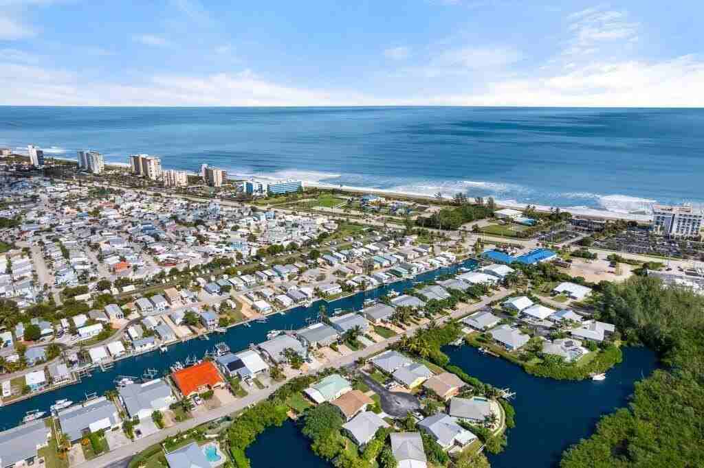 44 Aqua Ra Dr - Photo 2 of 24