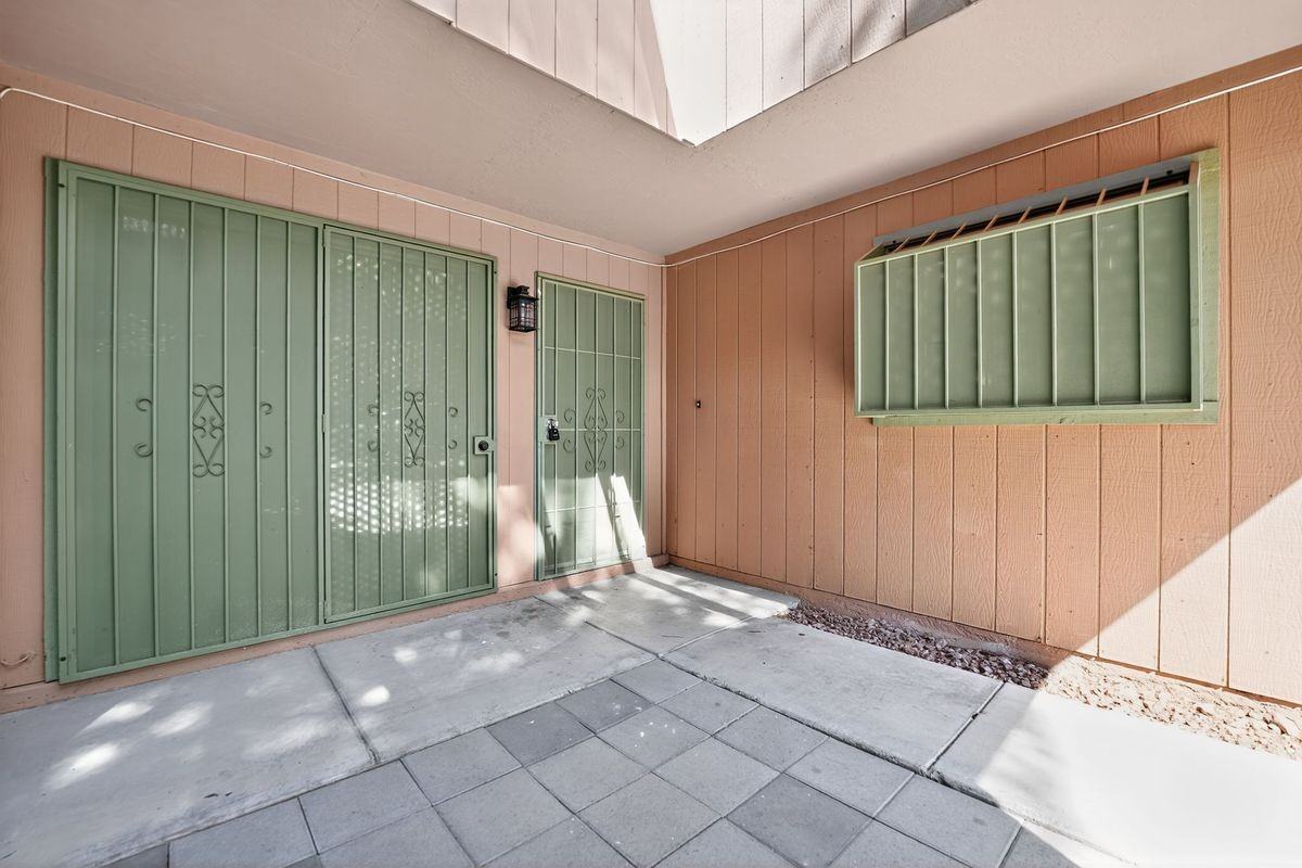453 N Lamb Blvd ##D - Photo 2 of 15