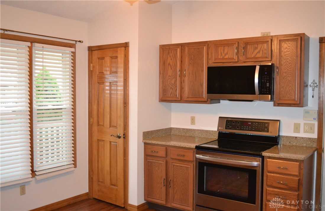 5858 Oldham Dr - Photo 6 of 31