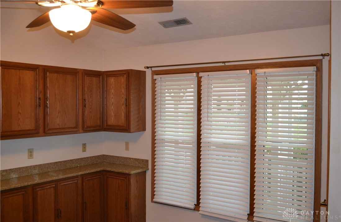 5858 Oldham Dr - Photo 7 of 31