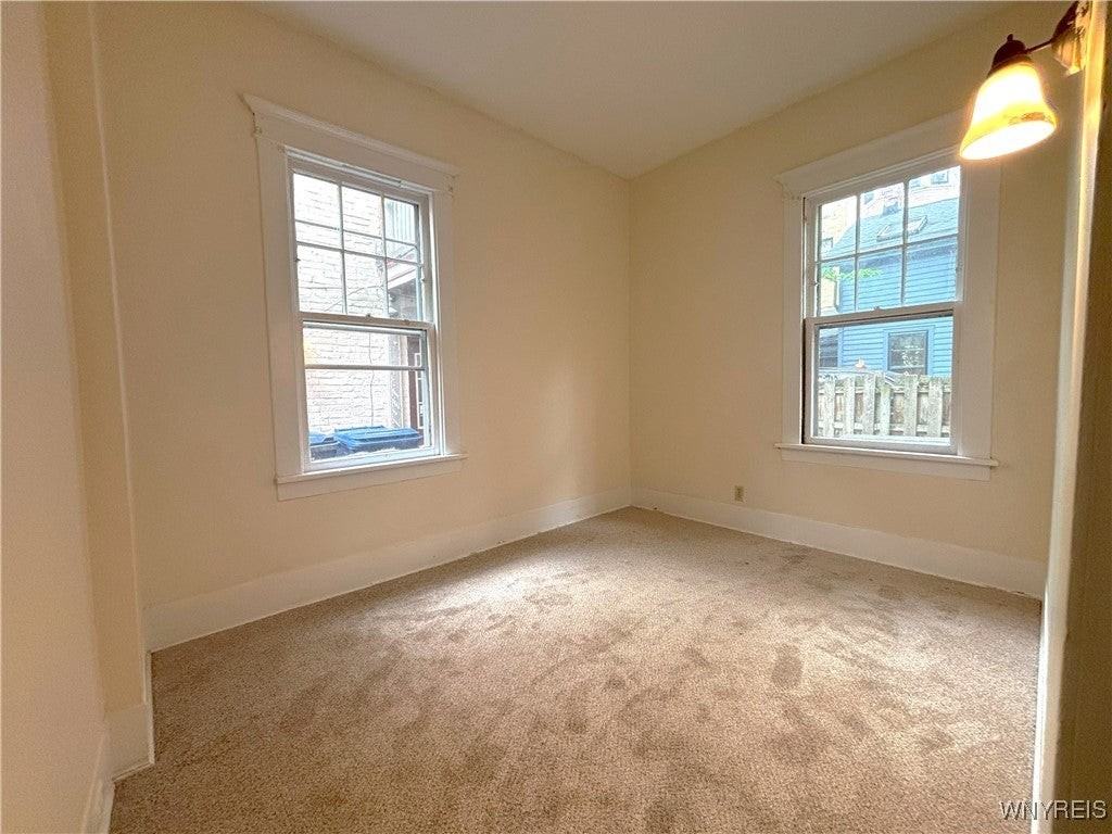 18 Irving Pl - Photo 6 of 10