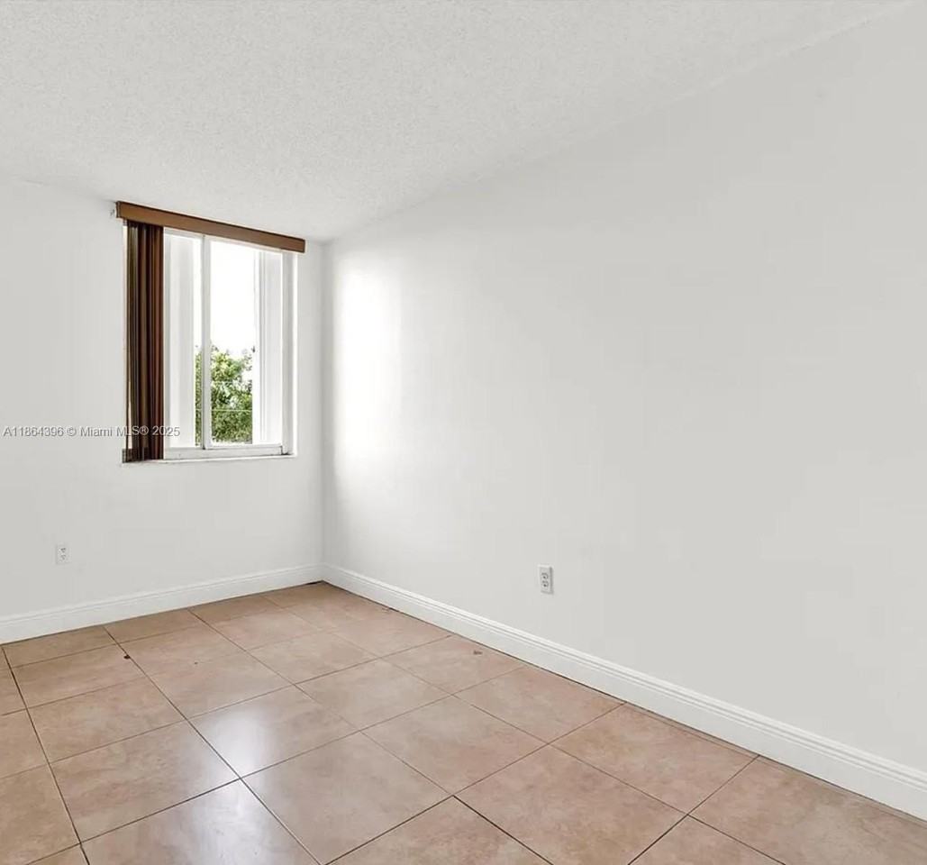 616 Northwest 26th Avenue - Photo 5 of 12