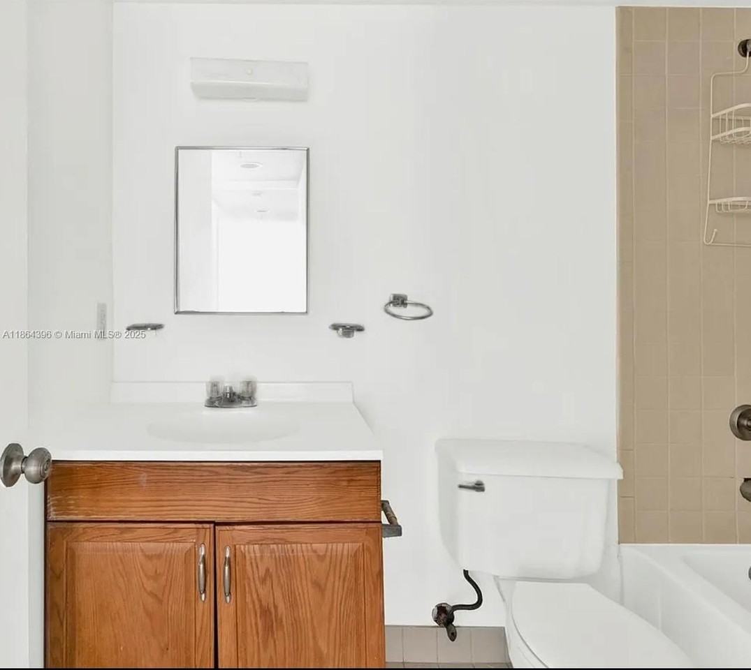 616 Northwest 26th Avenue - Photo 7 of 12