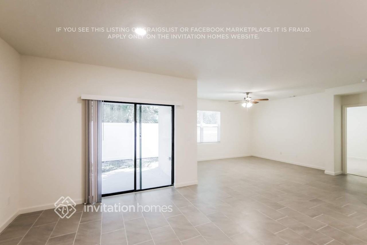 9667 Sea Spray Dr - Photo 4 of 17