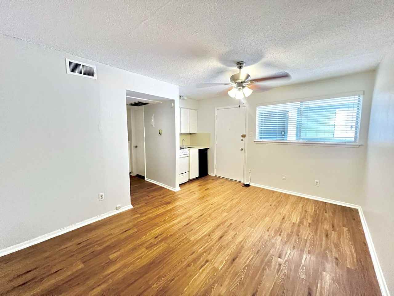 Red River Place Apartments - Photo 4 of 8