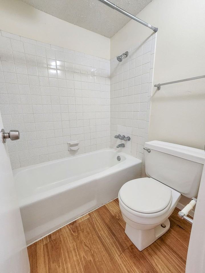 Red River Place Apartments - Photo 6 of 8