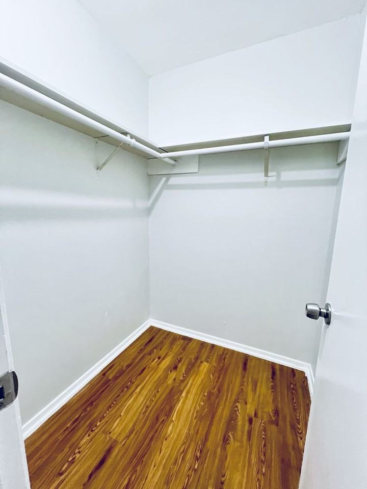 Red River Place Apartments - Photo 7 of 8