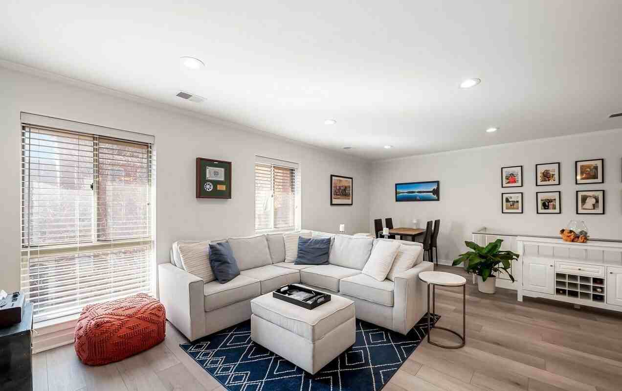 120 W Barre St - Photo 2 of 10