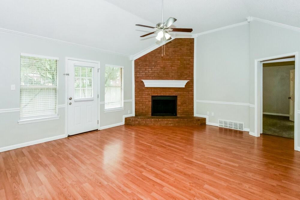 1163 Carriage Dr S - Photo 4 of 16