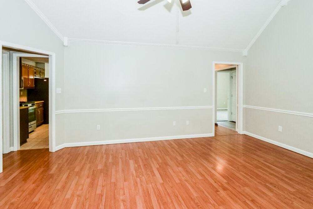 1163 Carriage Dr S - Photo 5 of 16