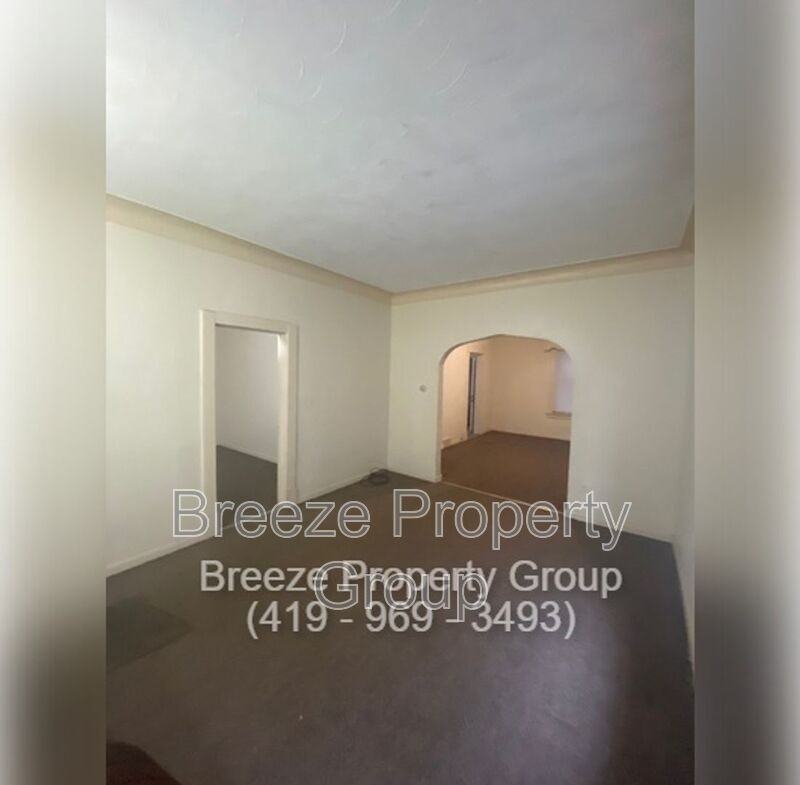 319 N Detroit Ave - Photo 3 of 24