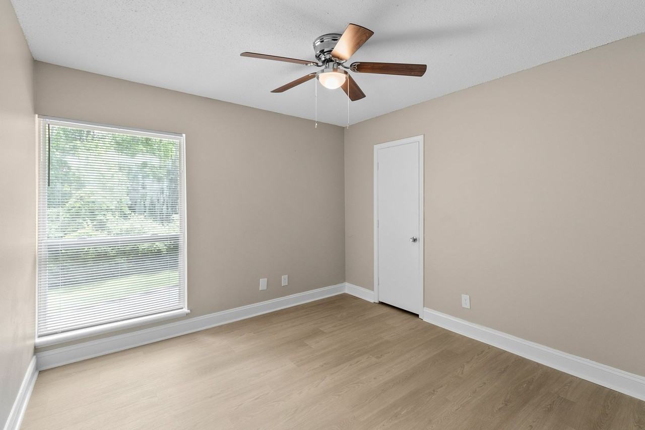 The Landing on Emerald Pointe - Photo 4 of 50