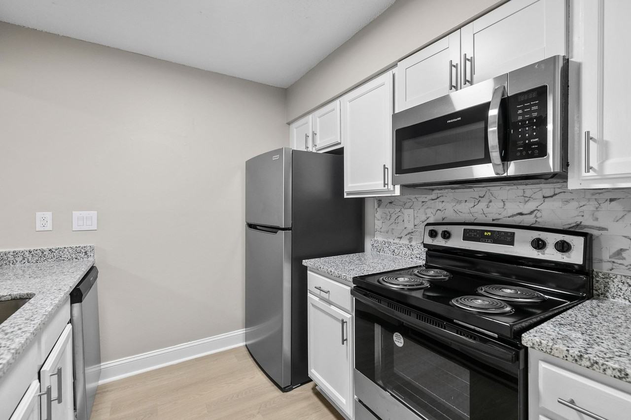 The Landing on Emerald Pointe - Photo 5 of 50