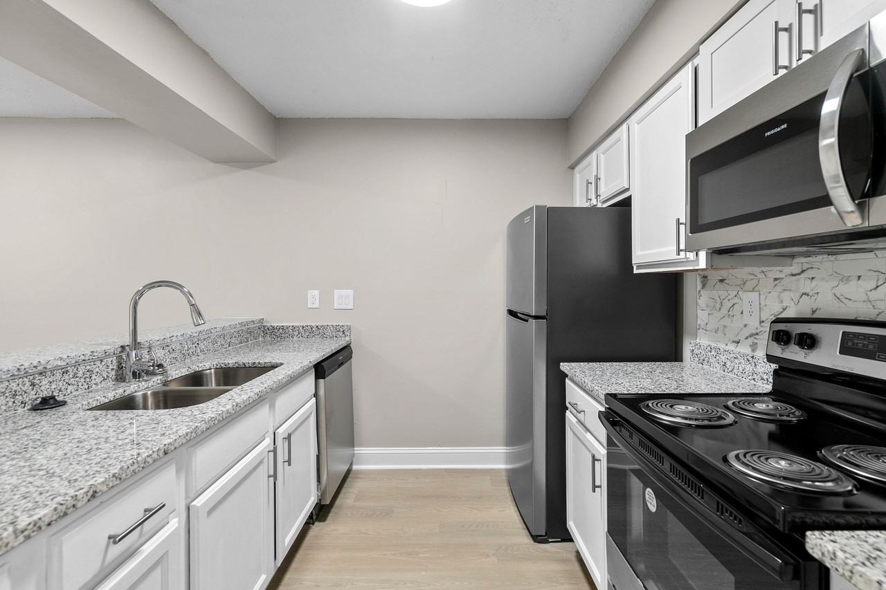 The Landing on Emerald Pointe - Photo 7 of 50