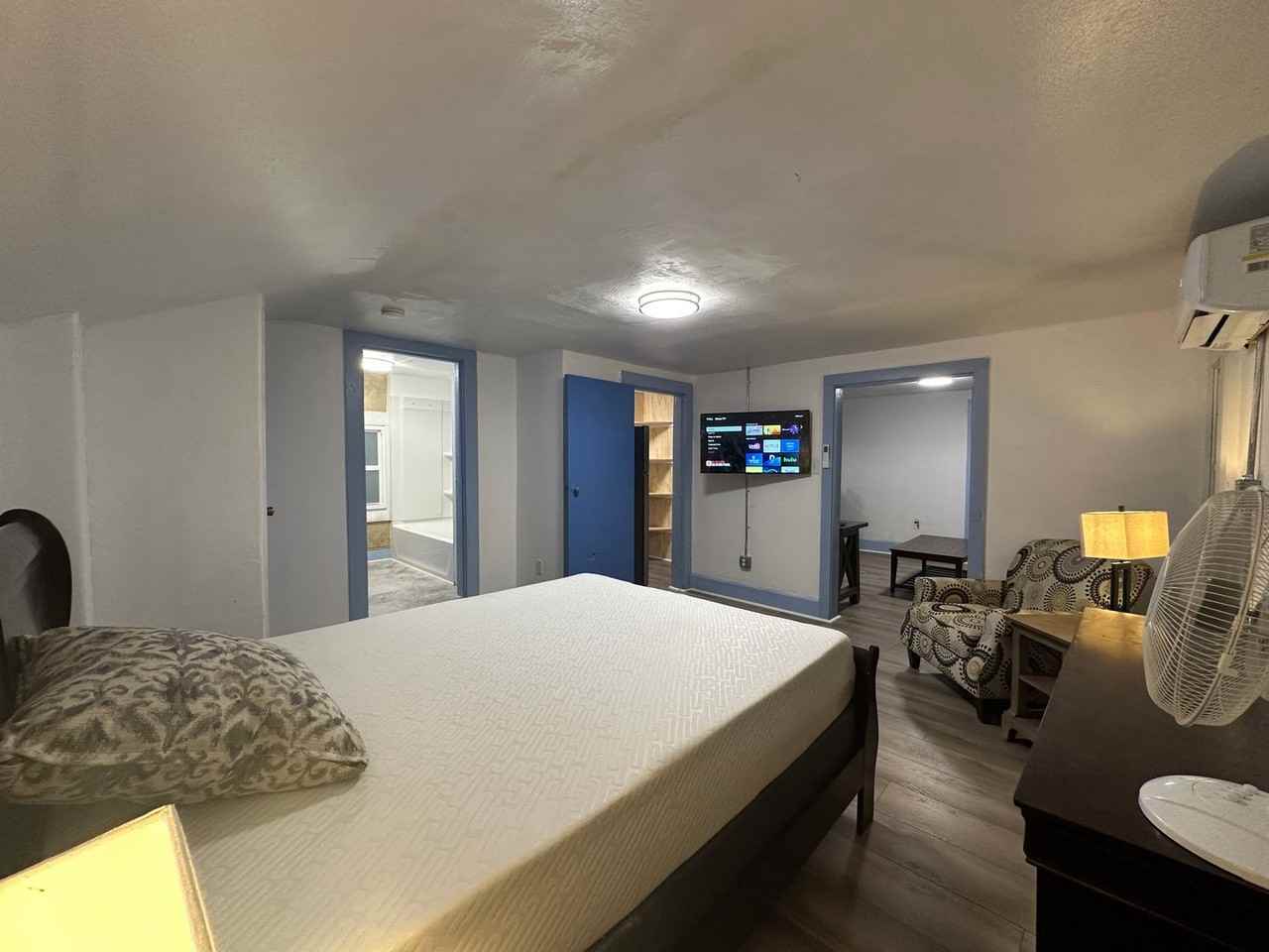 1004 Baylor Street #B - Photo 6 of 14