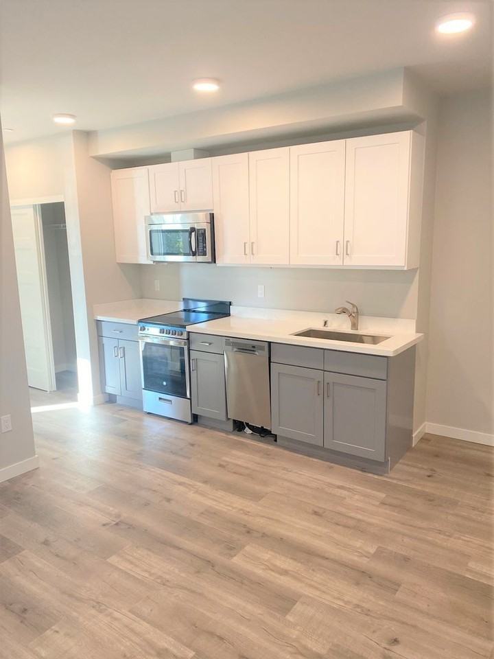 University Flats Apartments - Photo 2 of 36