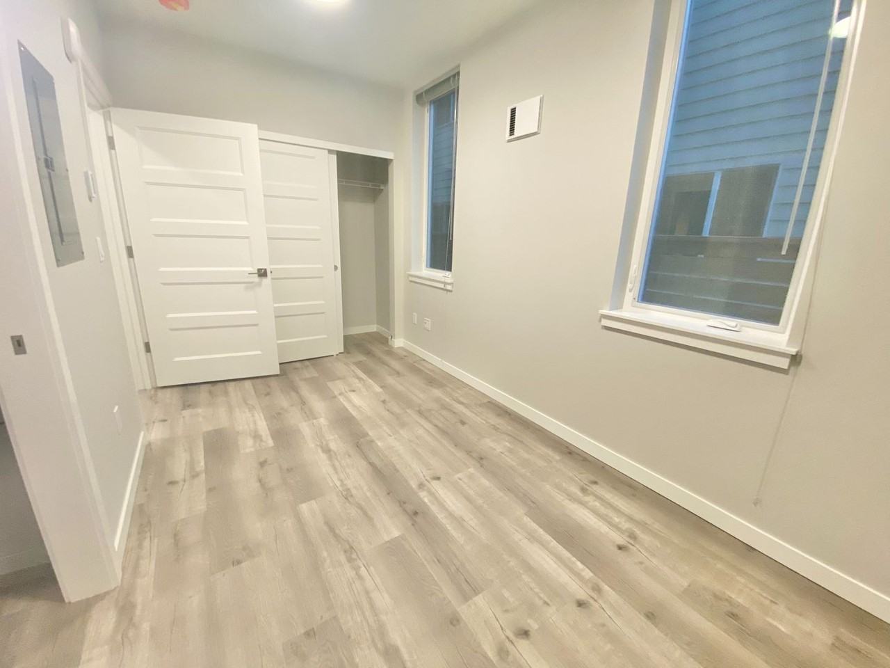 University Flats Apartments - Photo 5 of 36