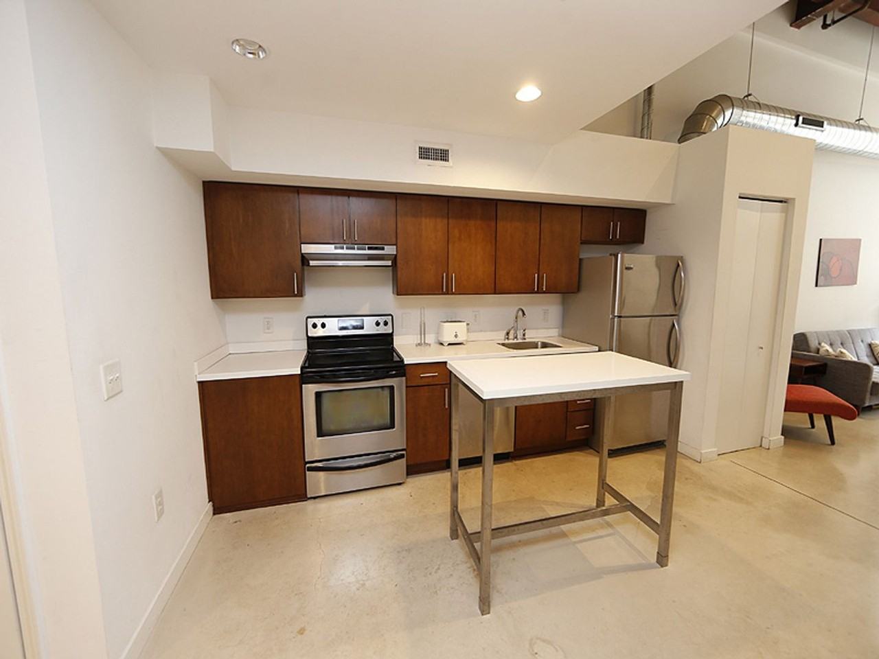 807 E Main St - Photo 5 of 50