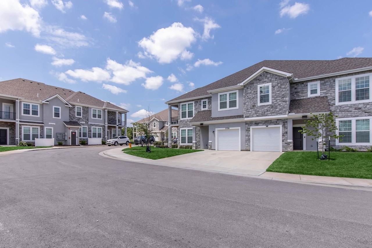 Stonehaven Overland Park - Photo 3 of 47