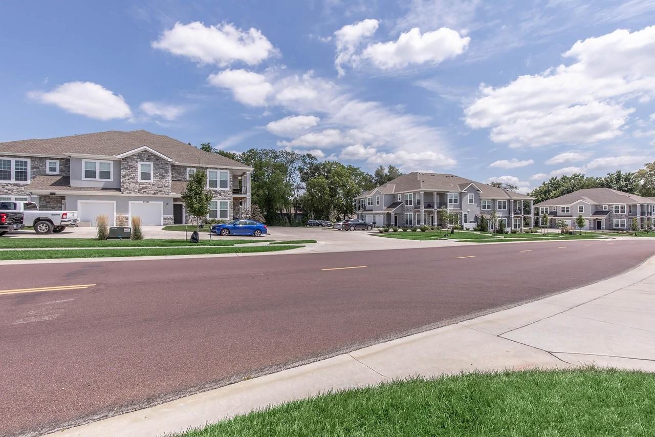 Stonehaven Overland Park - Photo 5 of 47