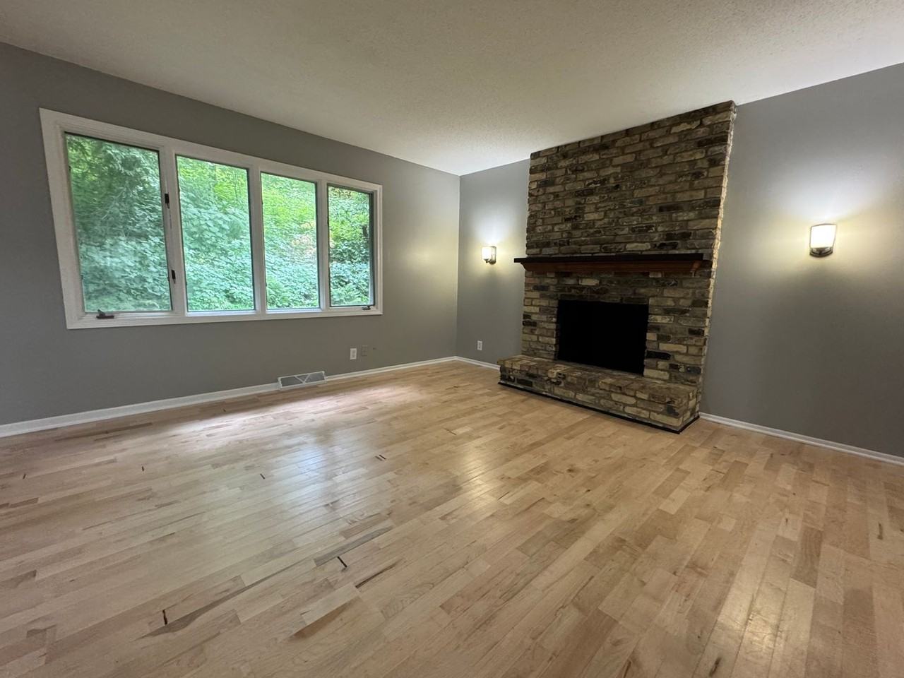 3405 Brookview Dr - Photo 2 of 25