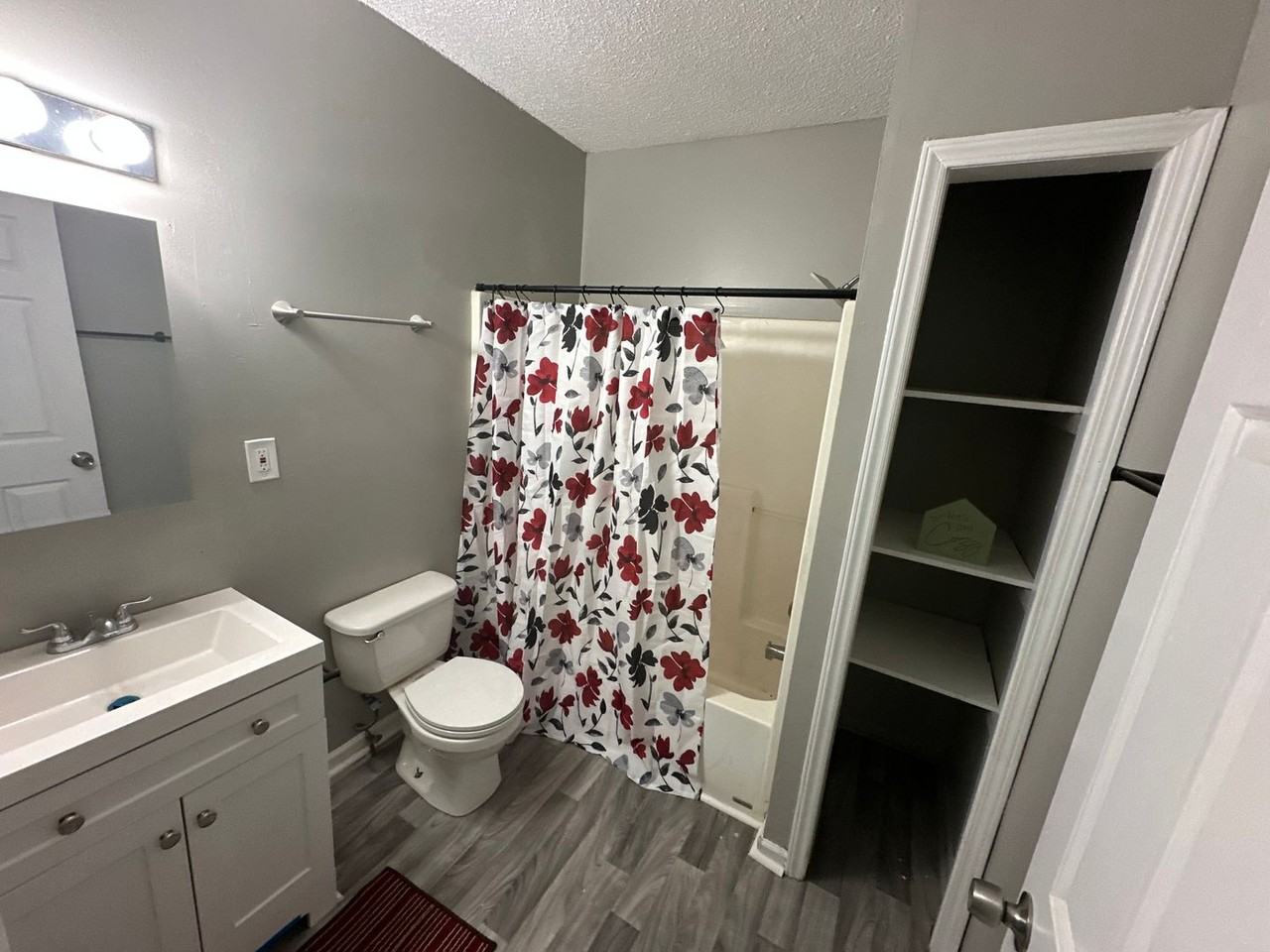 216 N King St - Photo 4 of 22