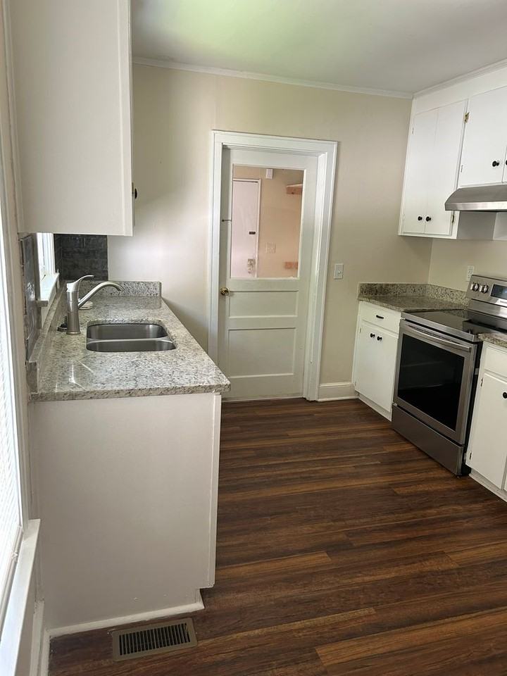 502 Hemphill St - Photo 7 of 17