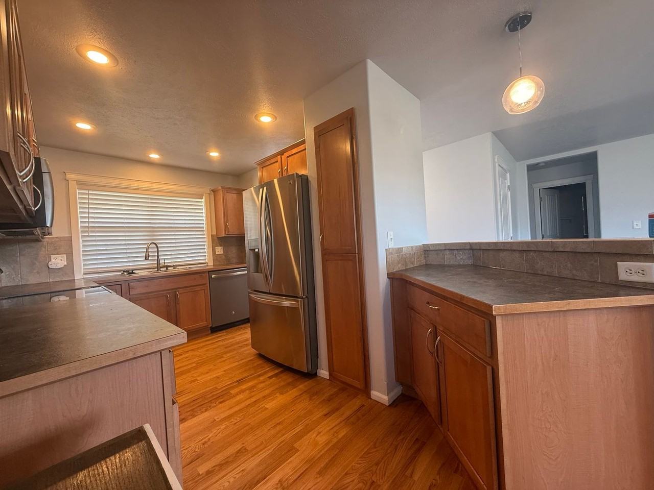 4511 N Hutchinson Ln - Photo 6 of 25
