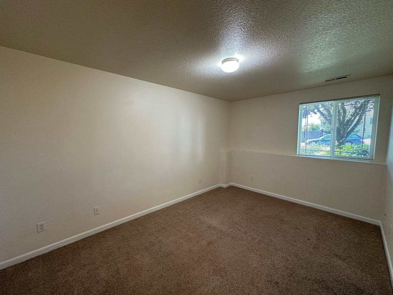 3324 Mia St Ne - Photo 3 of 22