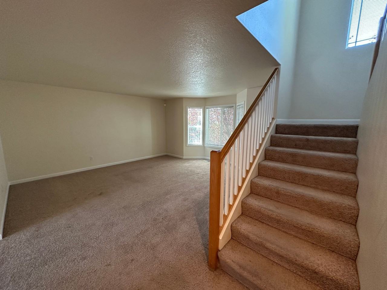 3324 Mia St Ne - Photo 5 of 22