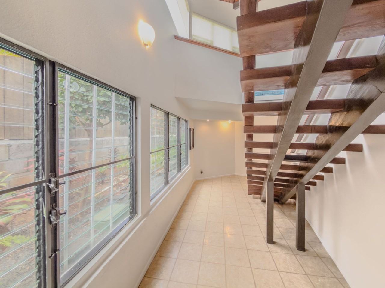 427 Paumakua Pl 2nd Fl - Photo 2 of 13