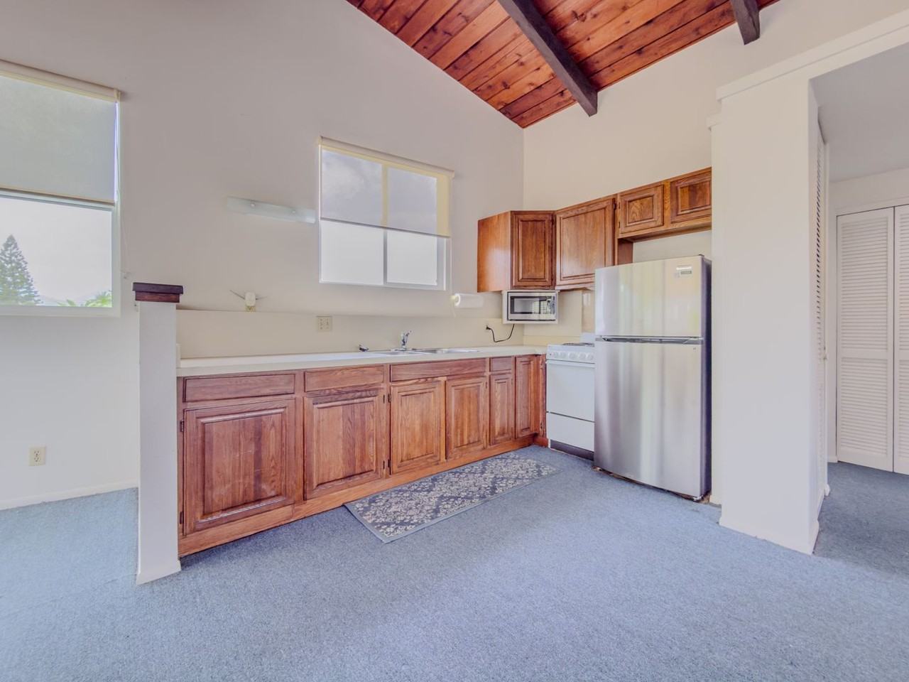 427 Paumakua Pl 2nd Fl - Photo 5 of 13
