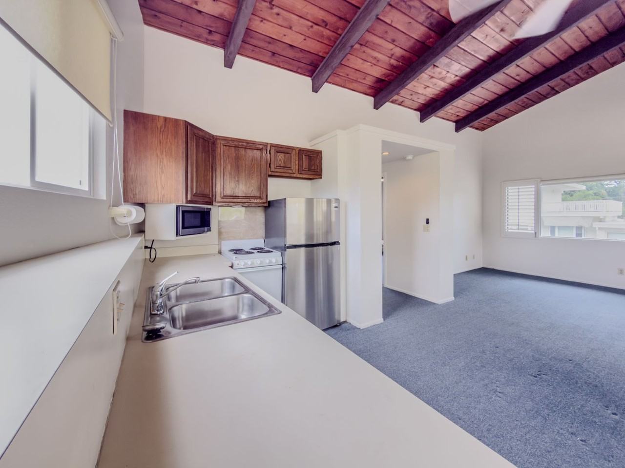 427 Paumakua Pl 2nd Fl - Photo 7 of 13