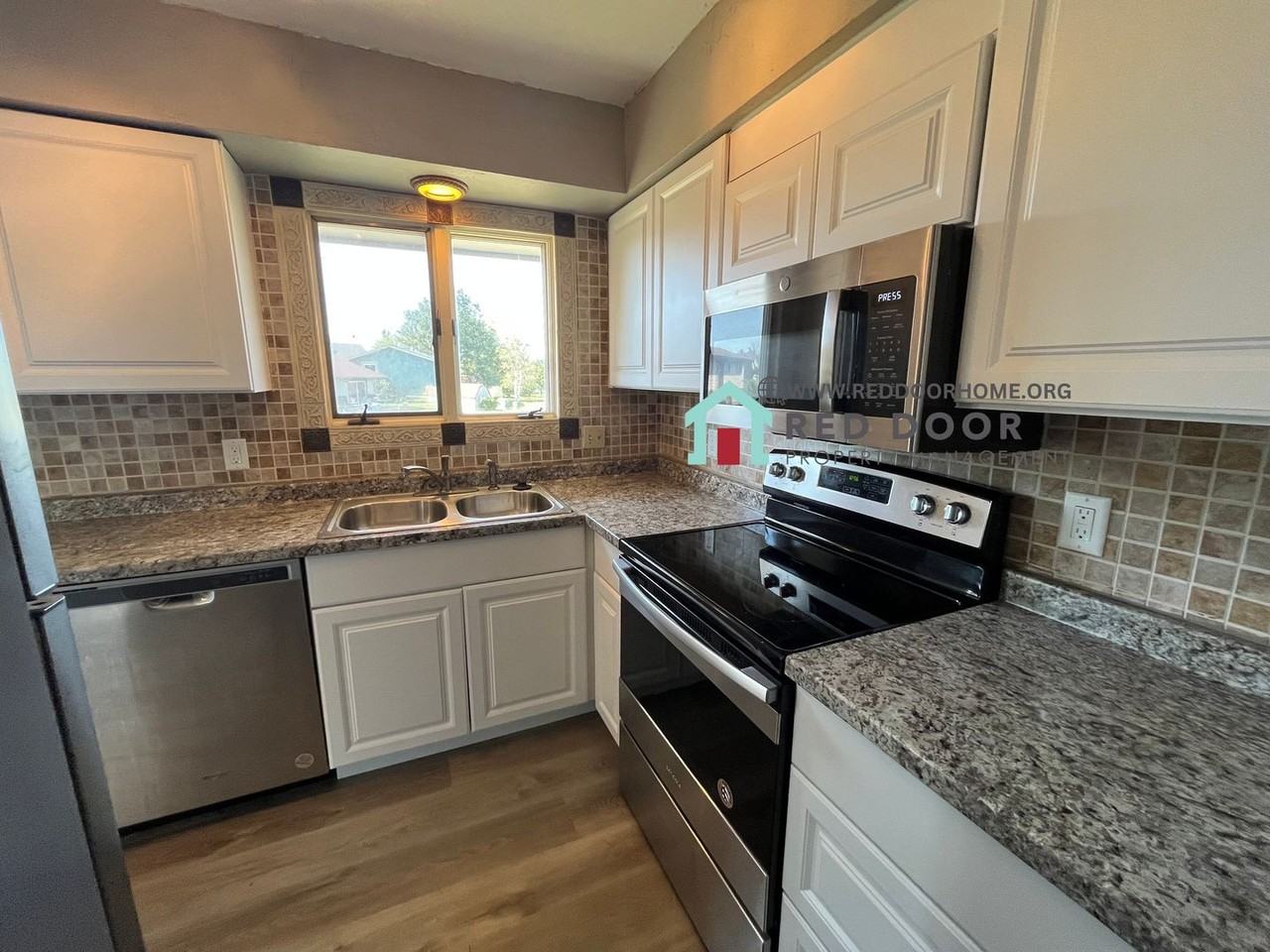 5101 Silverwood Ct - Photo 5 of 17