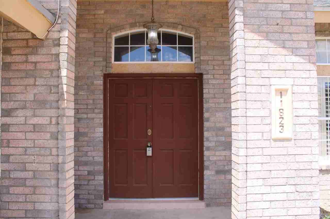 11823 Vere Leasure Dr - Photo 2 of 25
