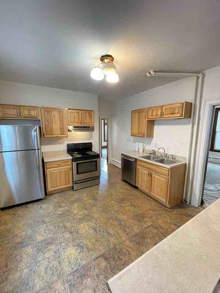 530 N 16th Ave E - Photo 2 of 27