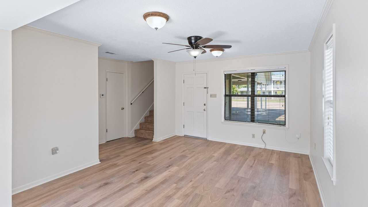 536 N Jefferson Ave - Photo 2 of 10