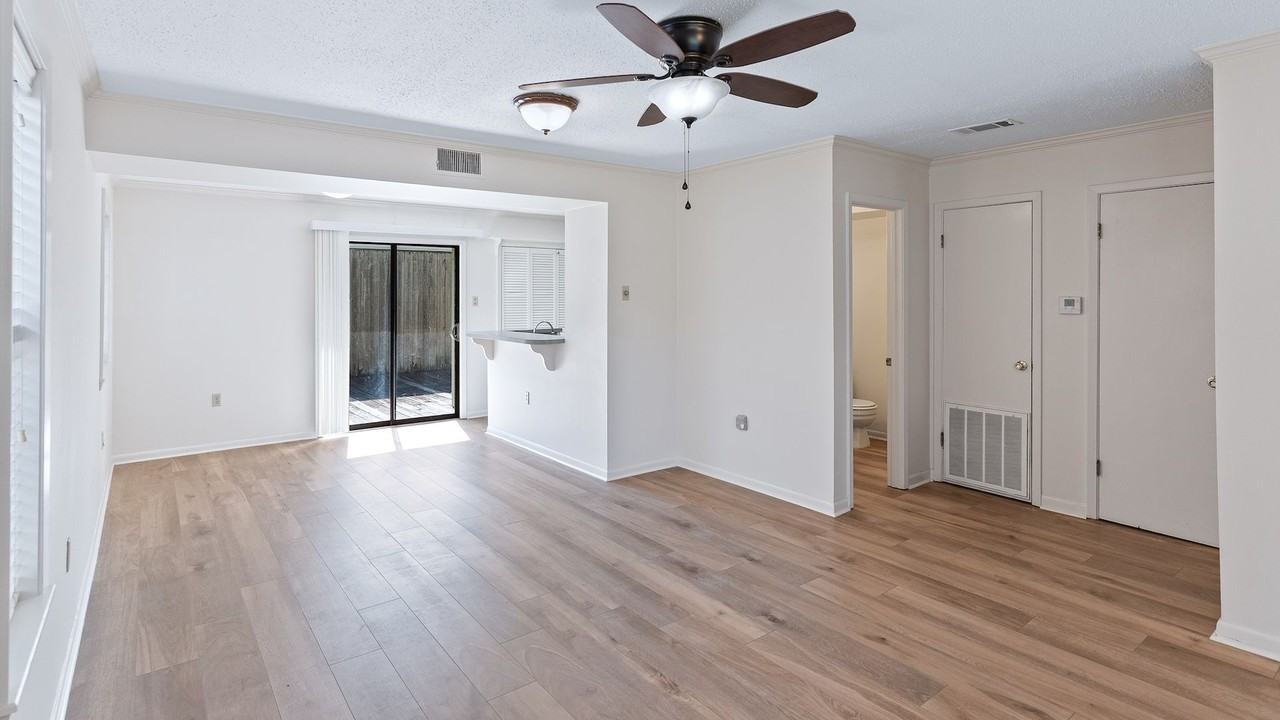 536 N Jefferson Ave - Photo 3 of 10