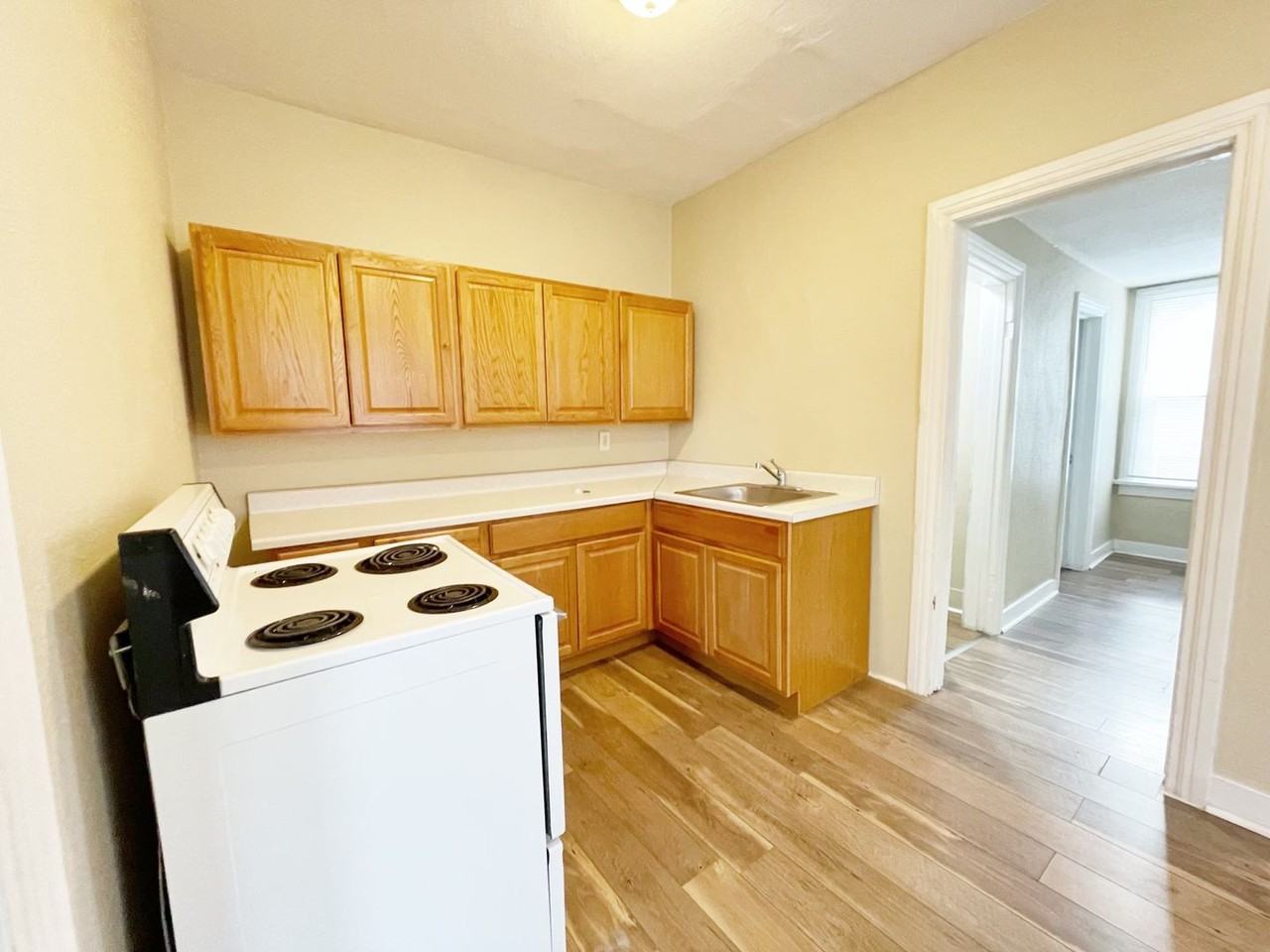 Adams - Photo 4 of 29