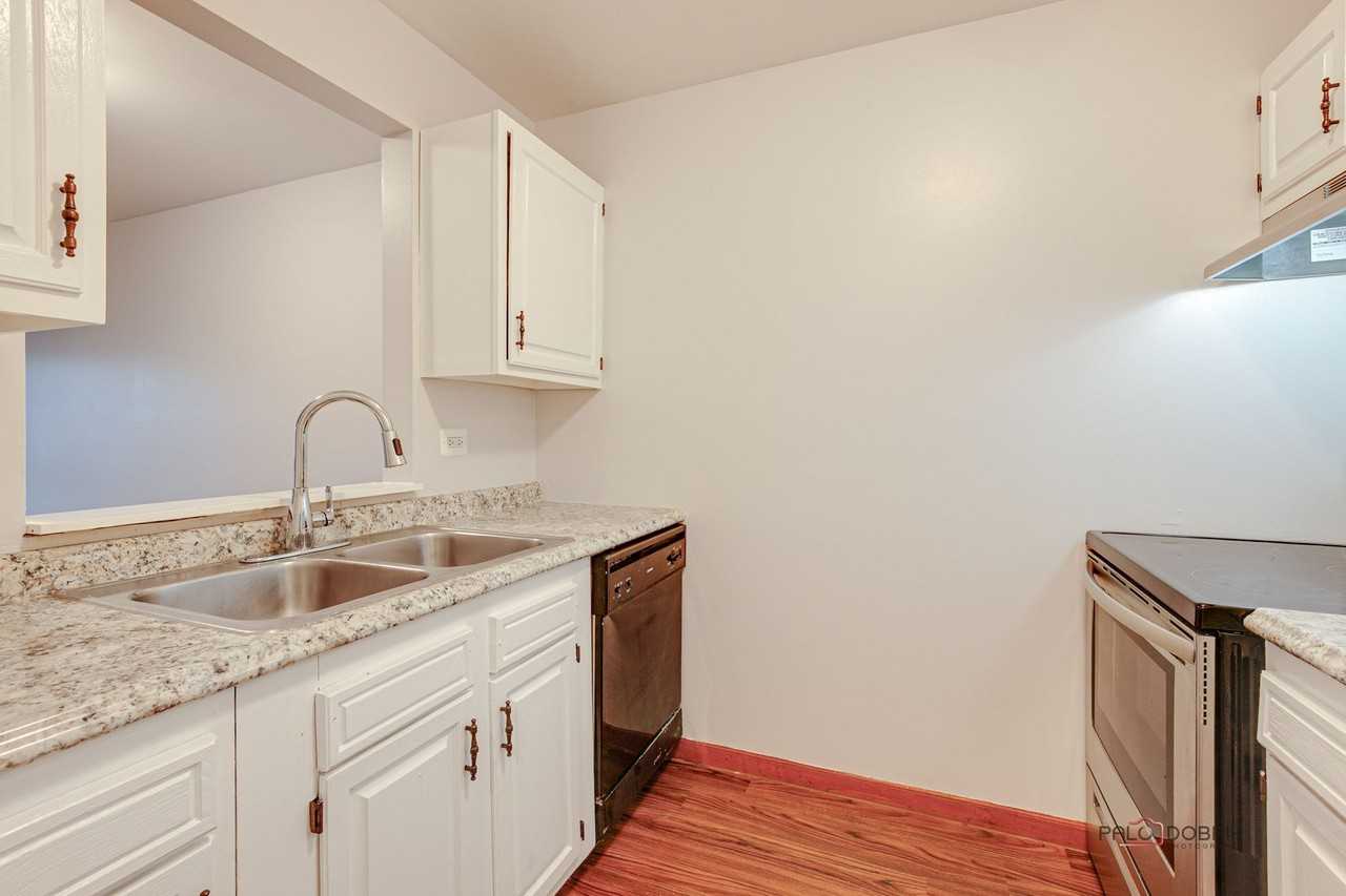 Hawthorne Glen Apartments - Photo 2 of 9