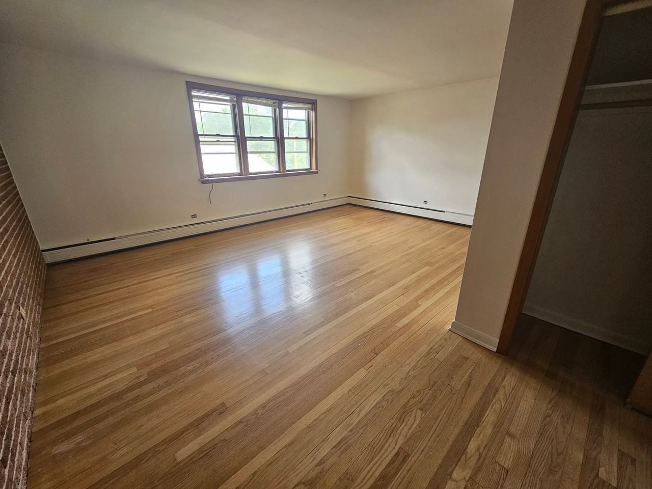 2725 Central St - Photo 2 of 12