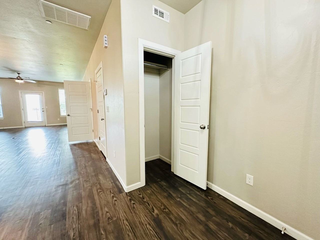 747 Sw 14th St - Photo 2 of 42