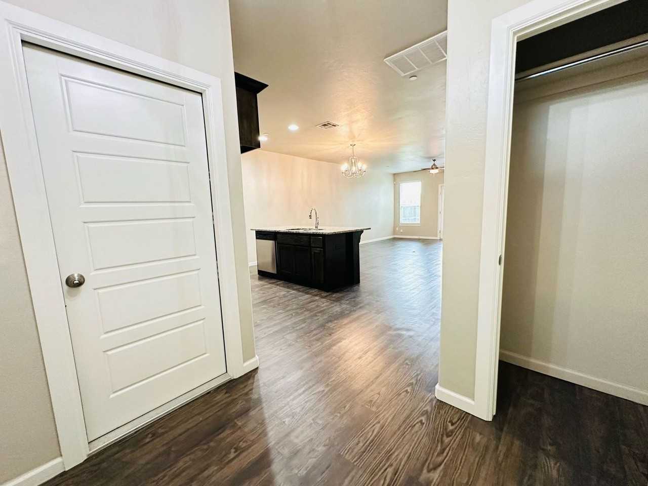 747 Sw 14th St - Photo 3 of 42