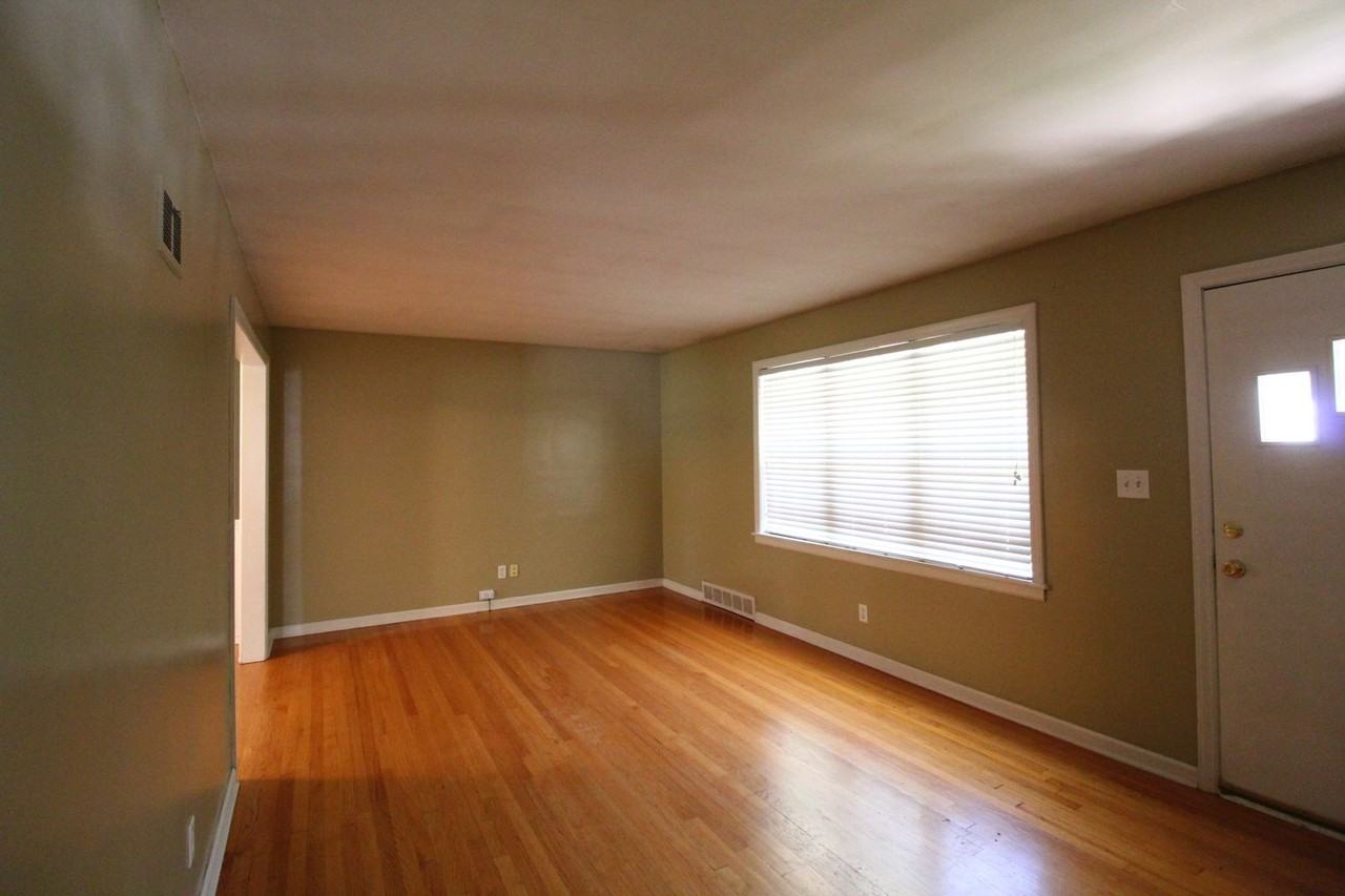 5624 Beverly Ln - Photo 3 of 12
