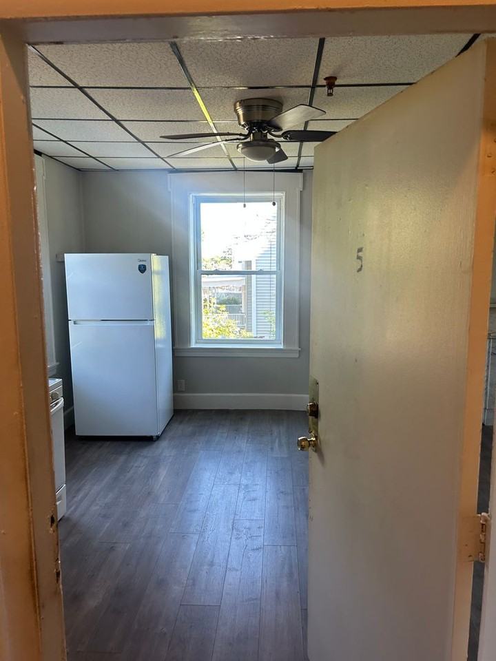 426 Fletcher St - Photo 2 of 5