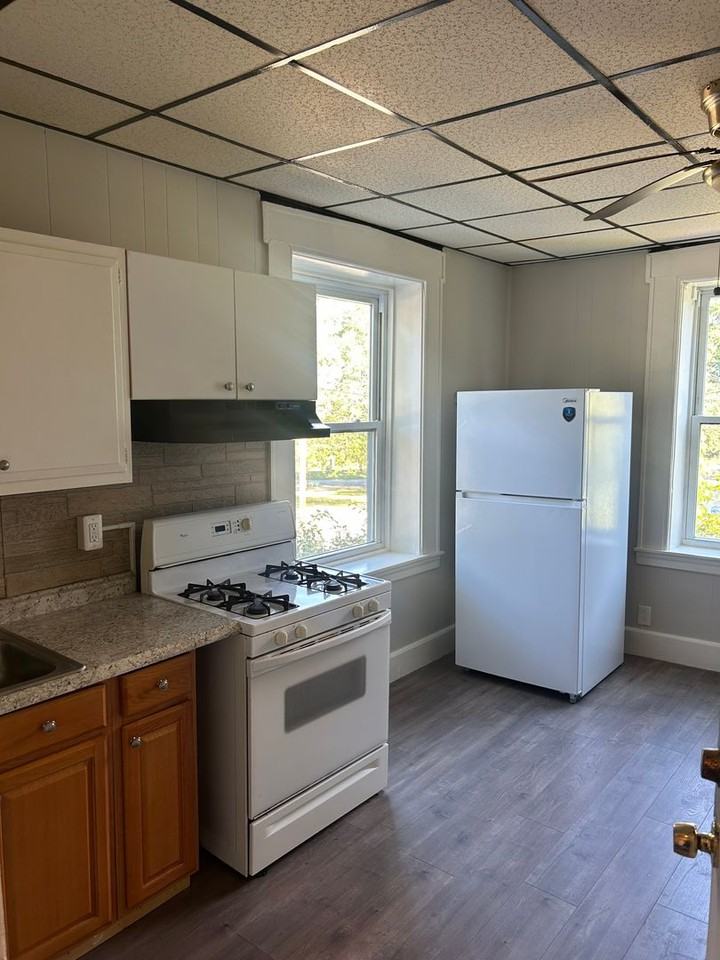 426 Fletcher St - Photo 3 of 5